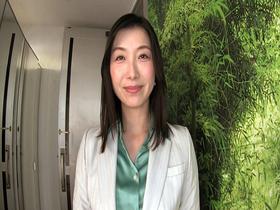 着衣性交桃尻人妻秘書~親子で味わう2泊3日のレンタル妻・ツバキ~ サンプル動画サムネイル